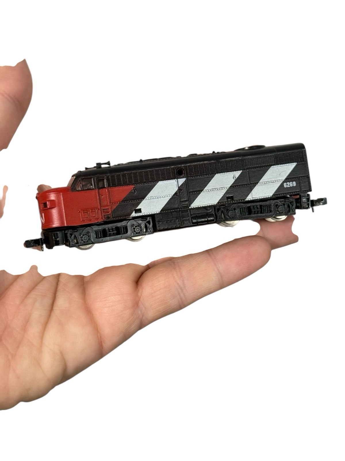 ModelPower CN 6269 – Analog Electric Model Train Gauge N Scale Red Black White