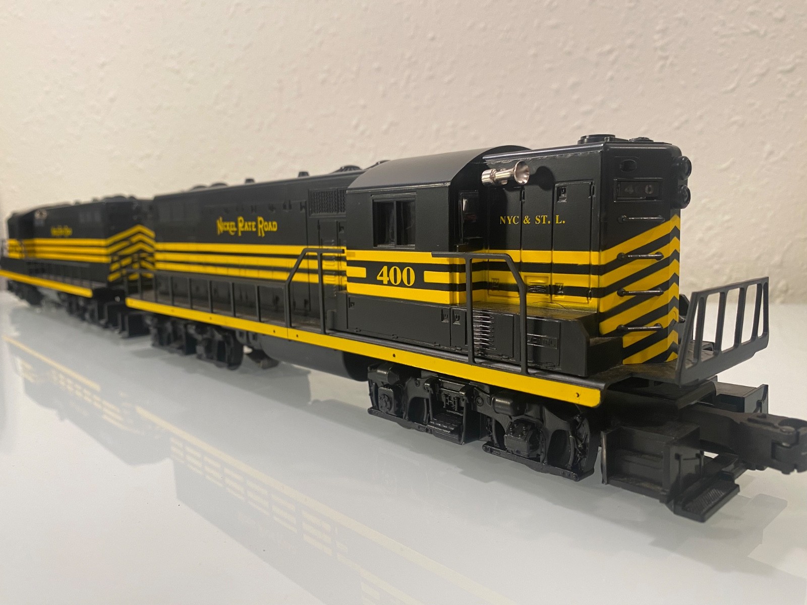 Nickel Plate Road Double Headed GP-7 Diesels # 6-18505