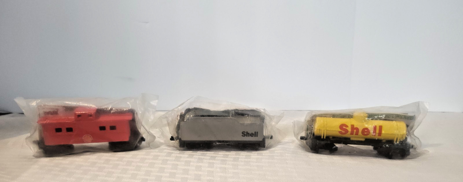NOS Set of 3 Atlas Model Railroad Co. Shell Oil Die Cast Train Cars HO Scale