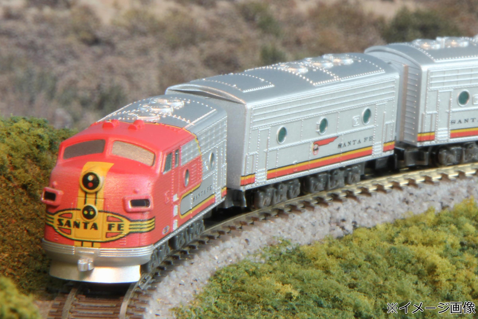 Rokuhan Z gauge Z shorty EMD F7 ATSF ST012-1 model railroad diesel locomotive