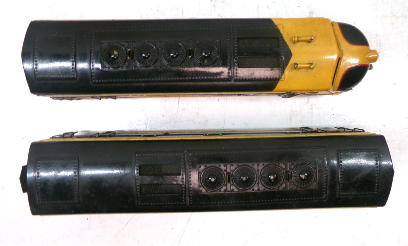 HO Tenshodo brass SF F-7 A+B diesel engine set in original box (lot BB 550)