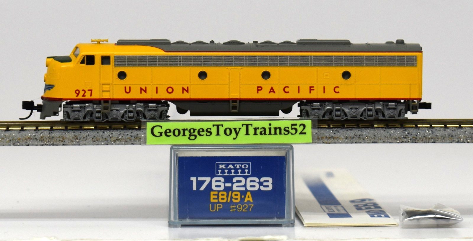 KATO N 1:160 #927 UP UNION PACIFIC EMD E8/9 A DIESEL 176-263 LNIB RUNS GREAT