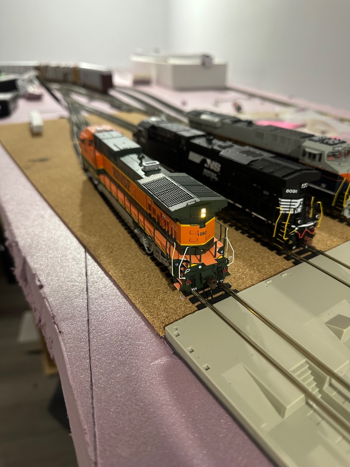 Athearn Genesis BNSF C44-9W #1082, BNSF H1 Paint Scheme, DCC & Sound Tsunami 2