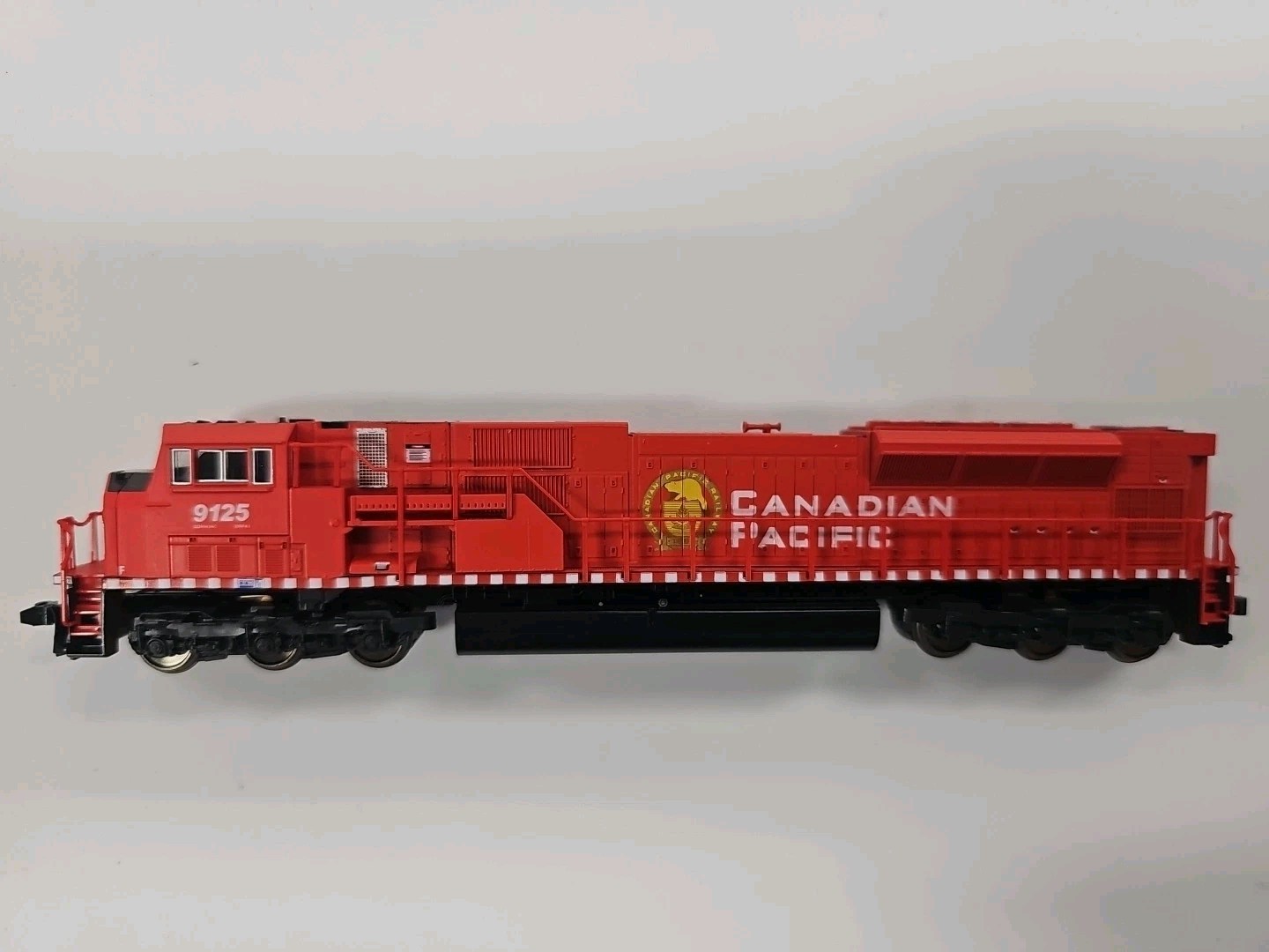 Kato N-Scale EMD SD90/43MAC 176-5602 Canadian Pacific # 9125 Diesel Locomotive