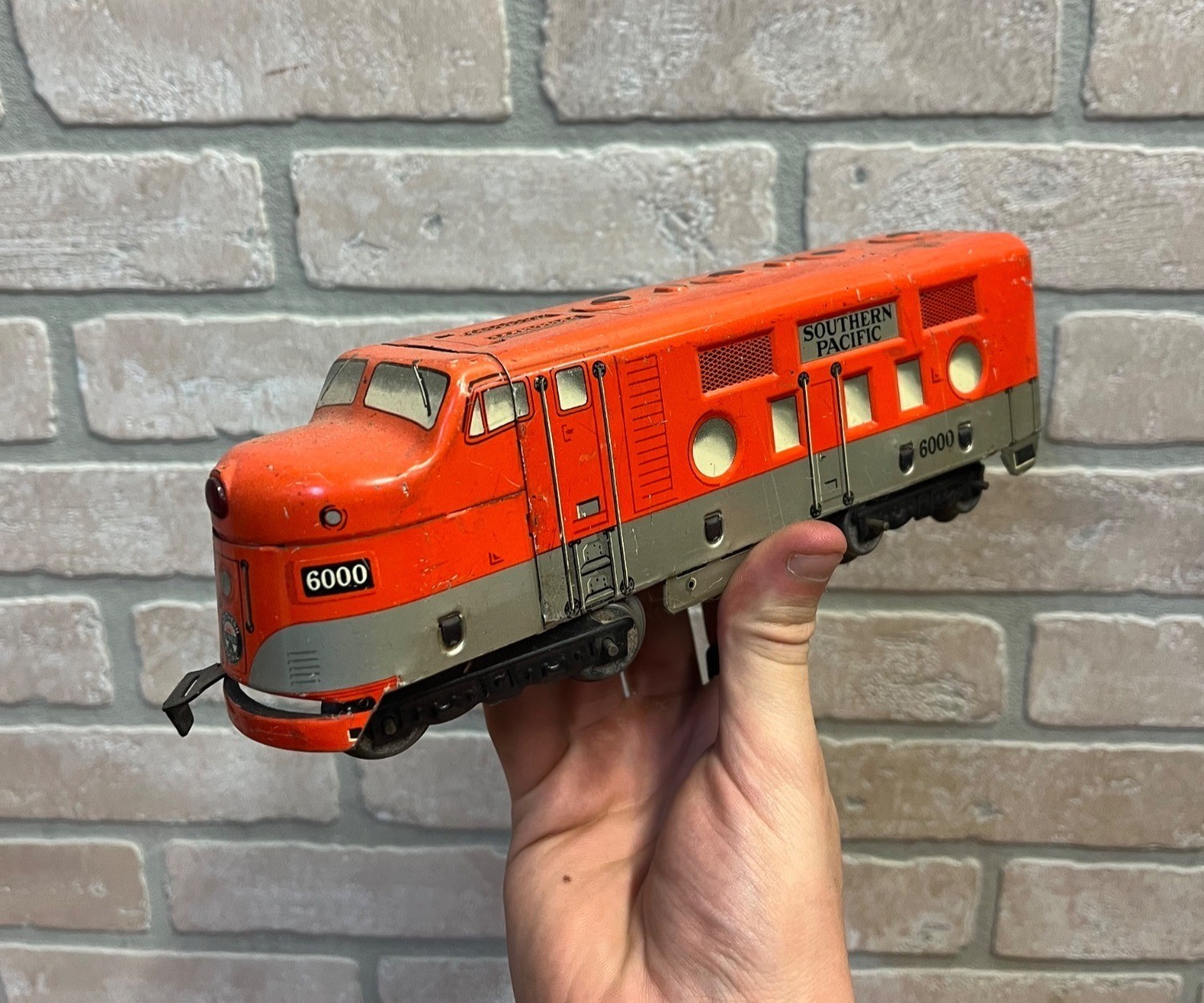 Vintage Louis Marx No. 6000 Southern Pacific Diesel Train Tin Locomotive – Untes