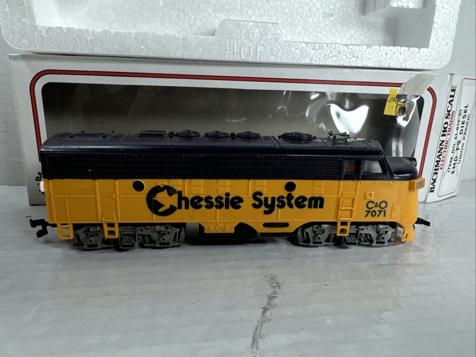Bachmann Ho Scale F3 Chessie System Diesel Locomotive #7071 For Train Set