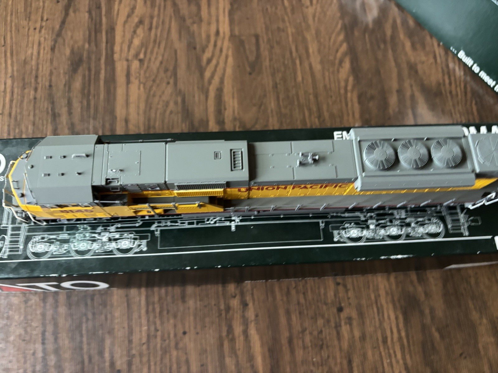 Kato 37-6356 EMD SD90/43MAC, Union Pacific #8146 – HO, DCC Ready