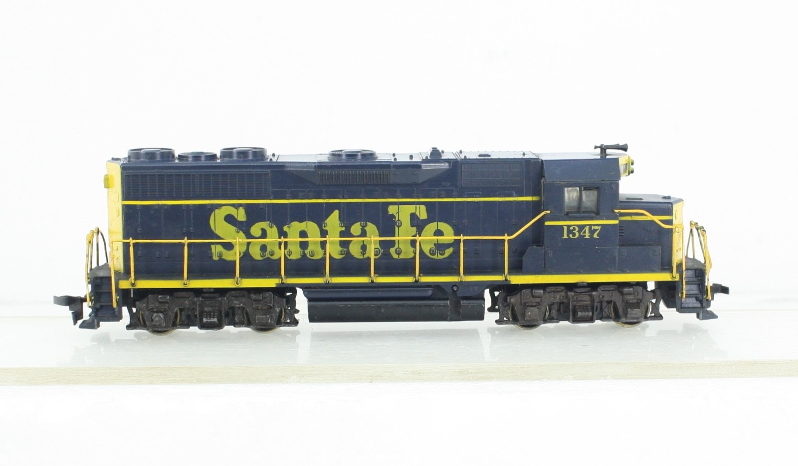 HO Scale Athearn 4205 Santa Fe GP35 Diesel Locomotive #1347