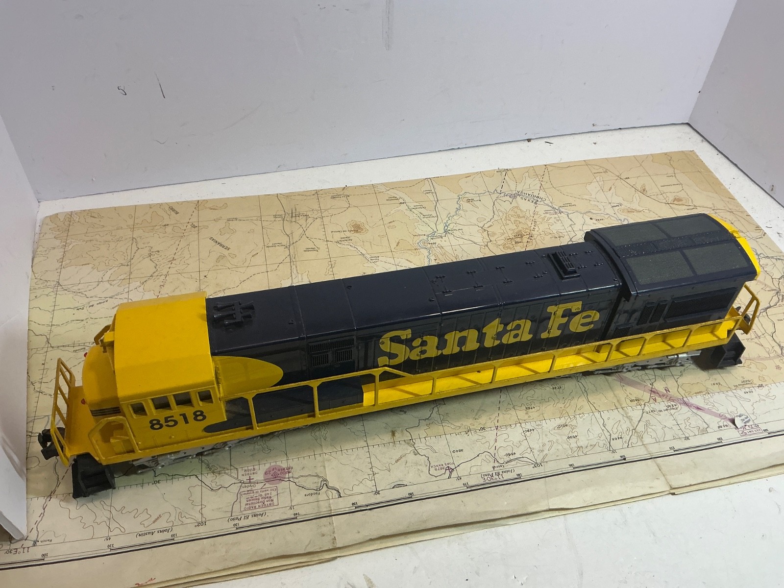 WILLIAMS O SANTA FE #8518 POWERED DIESELS Lionel
