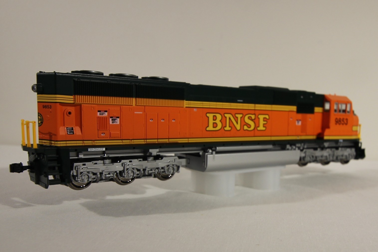 KATO HO 37-6404 EMD SD70MAC BNSF Heritage II #9853 DC DCC Ready NIB NOS