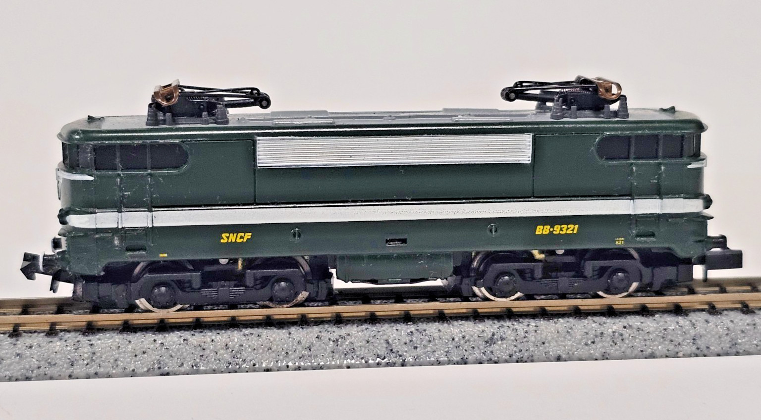 N SCALE ARNOLD RAPIDO 2482 ELECTRIC LOCOMOTIVE BB-9321 SNCF MADE IN WEST GERMANY