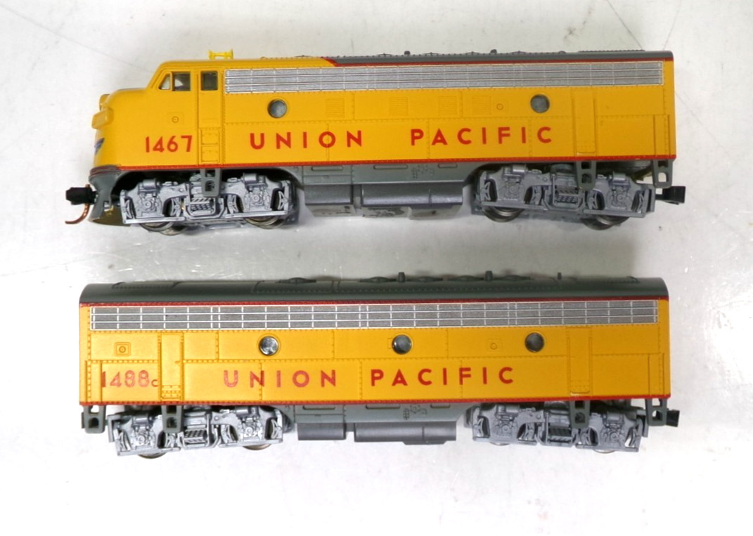 N scale Kato Union Pacific F7 A+B diesel engine set in orig box (lot N 185)