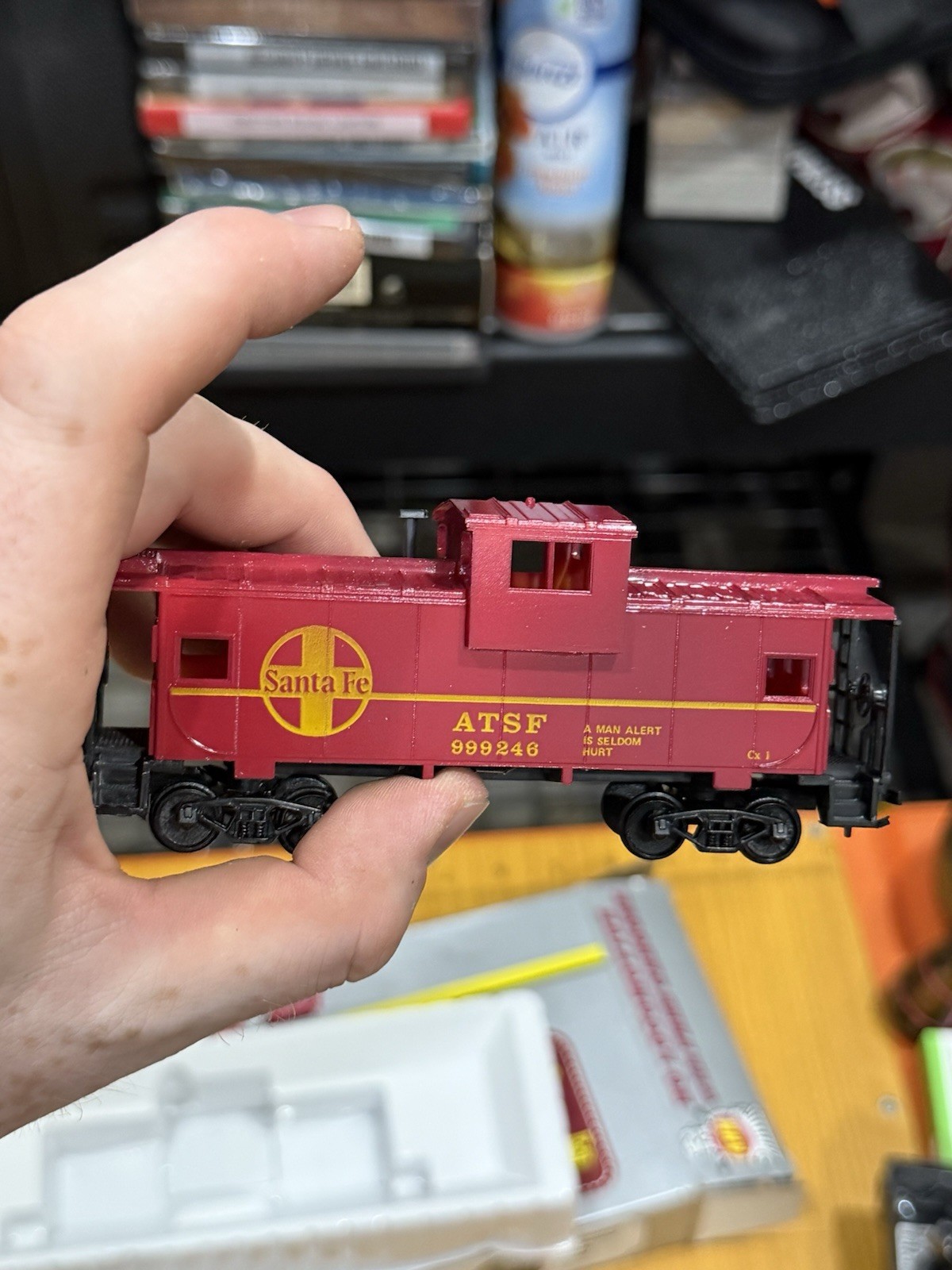 AHM HO SCALE SANTE FE LOCOMOTIVE WITH CABOOSE IN BOX 1981