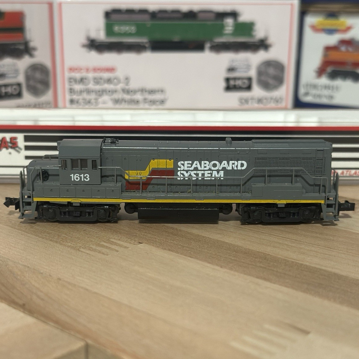 Atlas N GE U25B Seaboard System #4473 USED