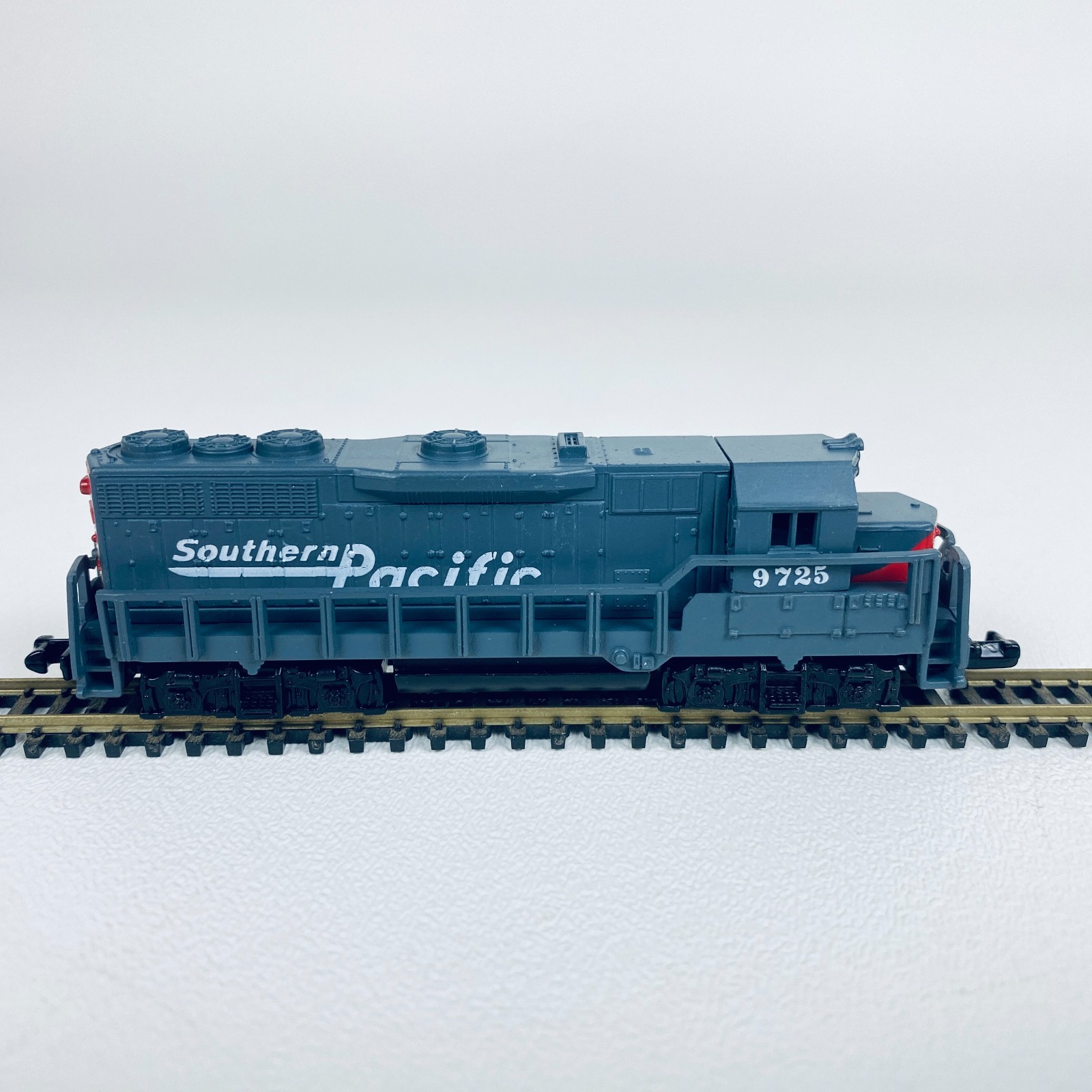Southern Pacific Locomotive #9725 Model Train by High Speed Metal Dummy N Scale