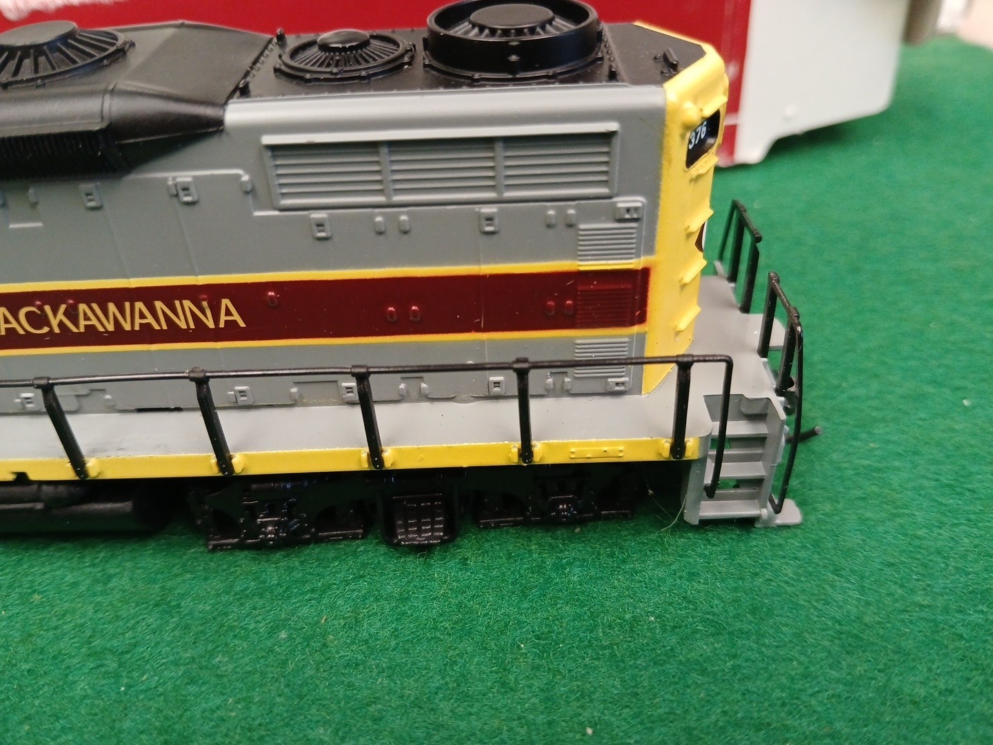 Model Power Ho GP-20 Diesel #2376 Erie Lackawanna New Wmew Style Couplers Added