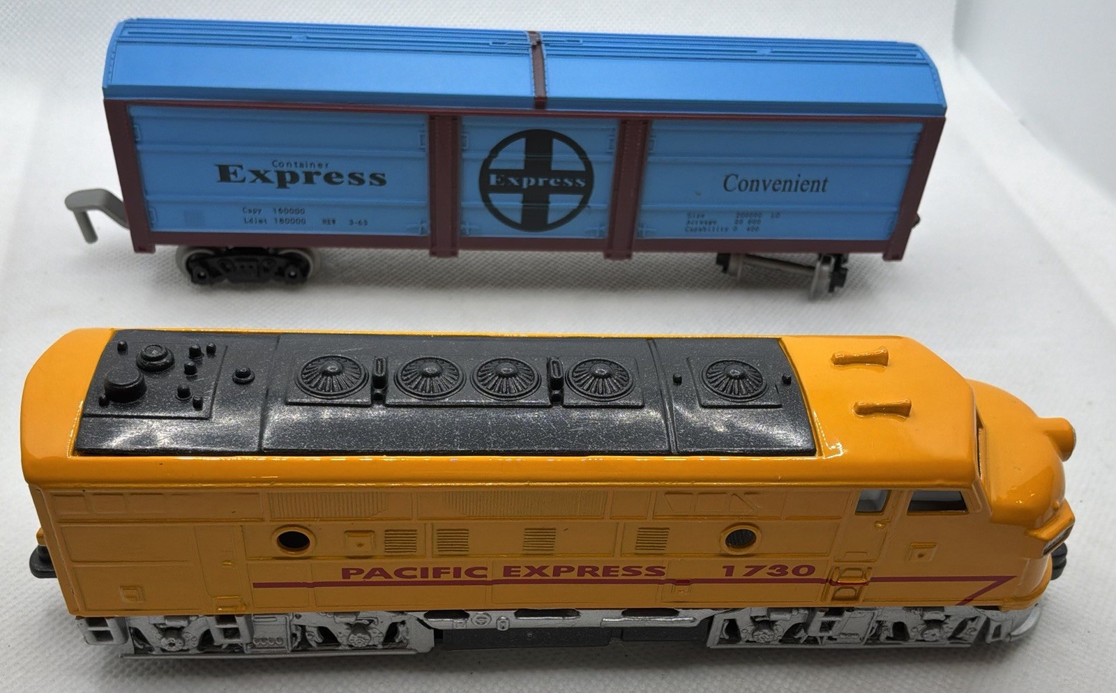 Toysmith Diecast Pacific Express 7” Locomotive Train Set w/ Boxcar Vintage