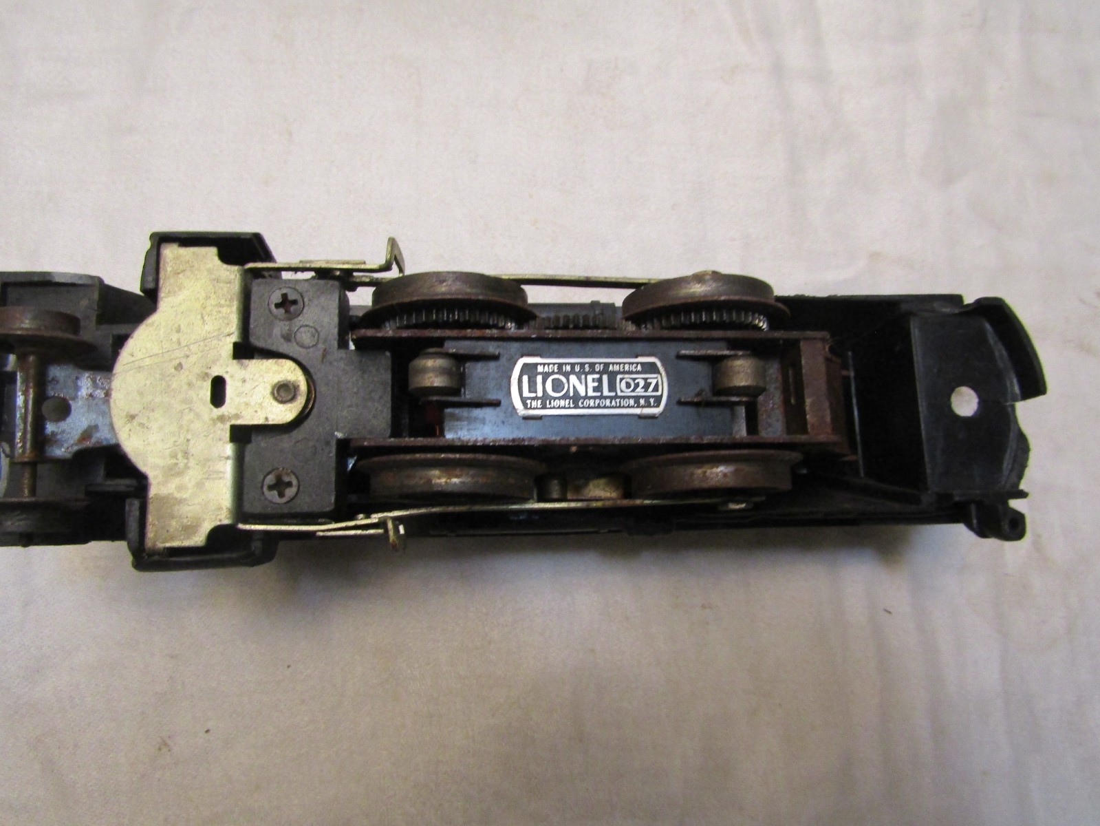Lionel Train Steam Engine Locomotive Number 027 With Tender Caboose and Cars