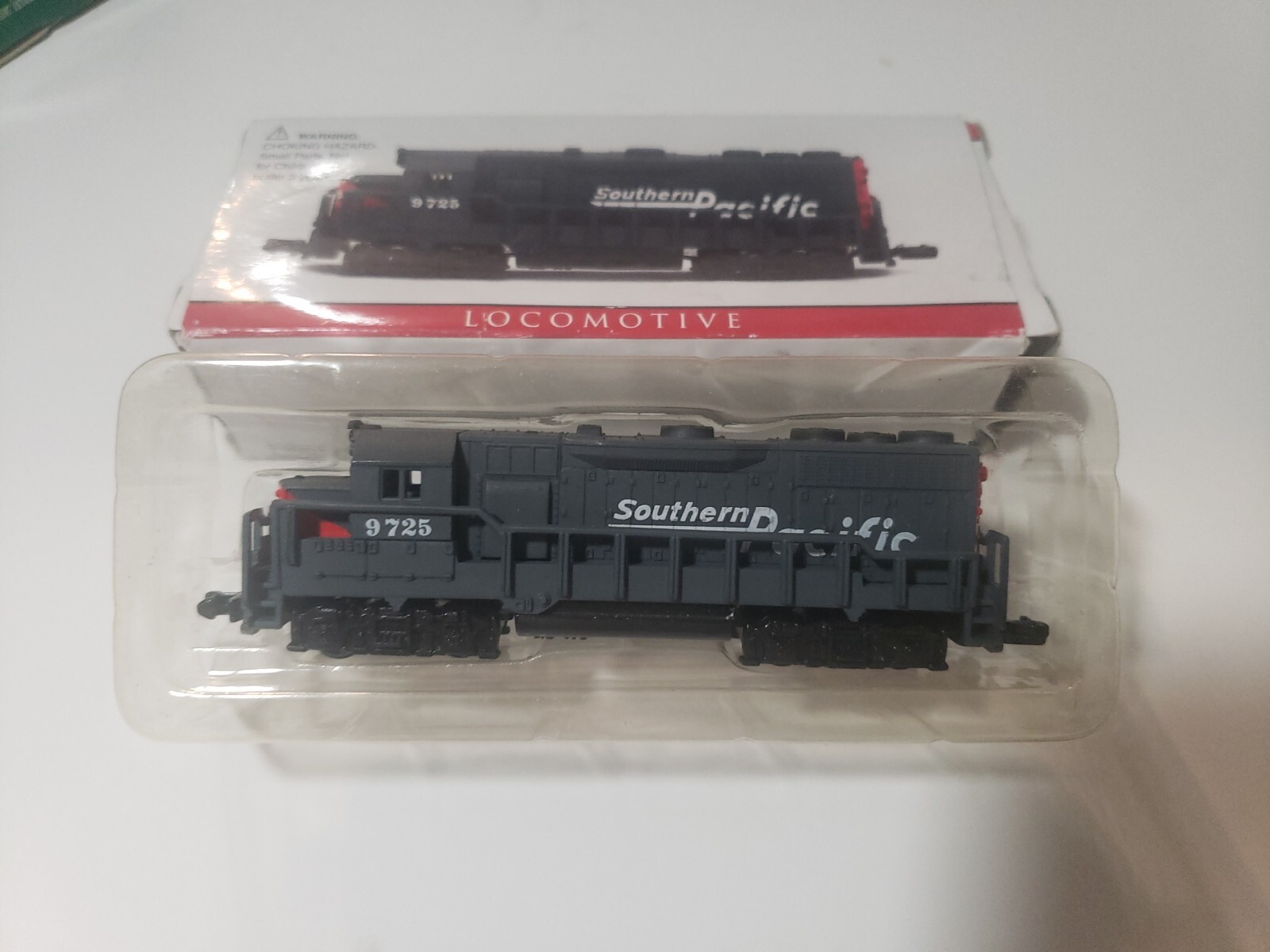 Southern Pacific Locomotive Train 9725 New In Open Package No Motor