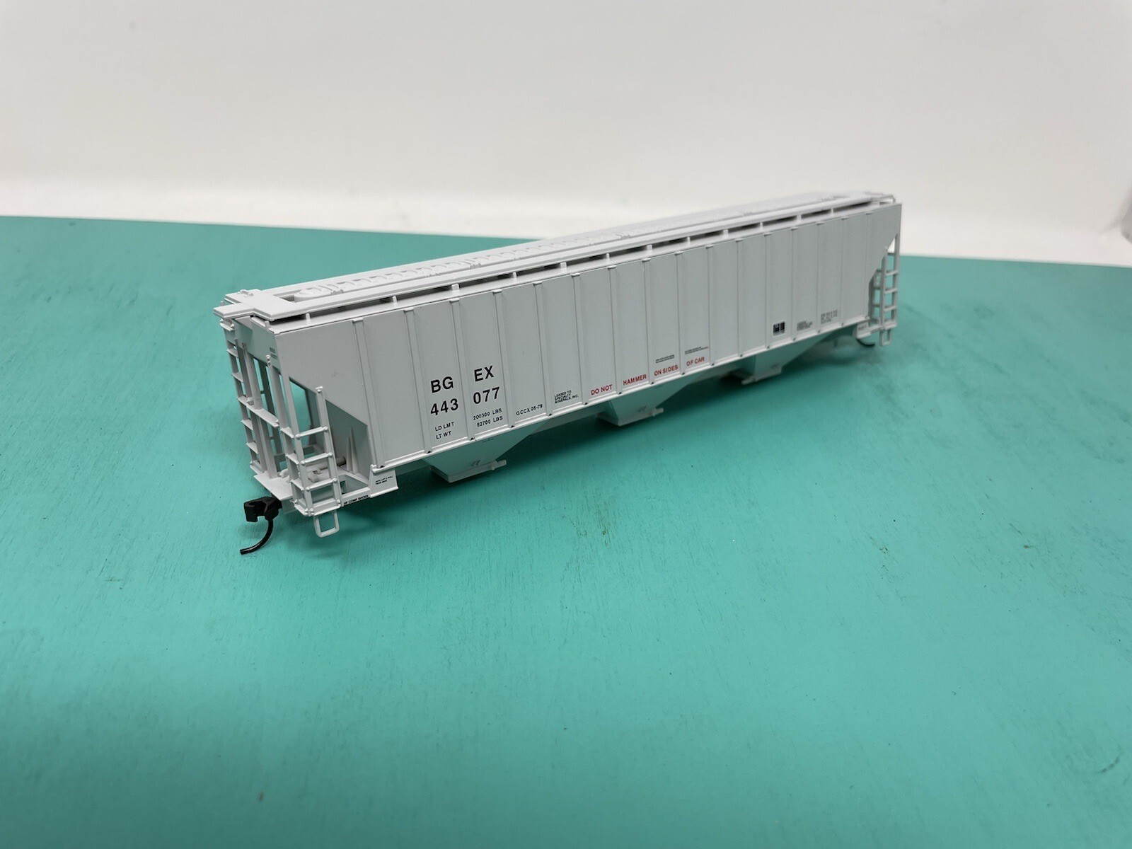 Atlas HO – 4750 Hopper – Missing Trucks No Packaging – BGEX