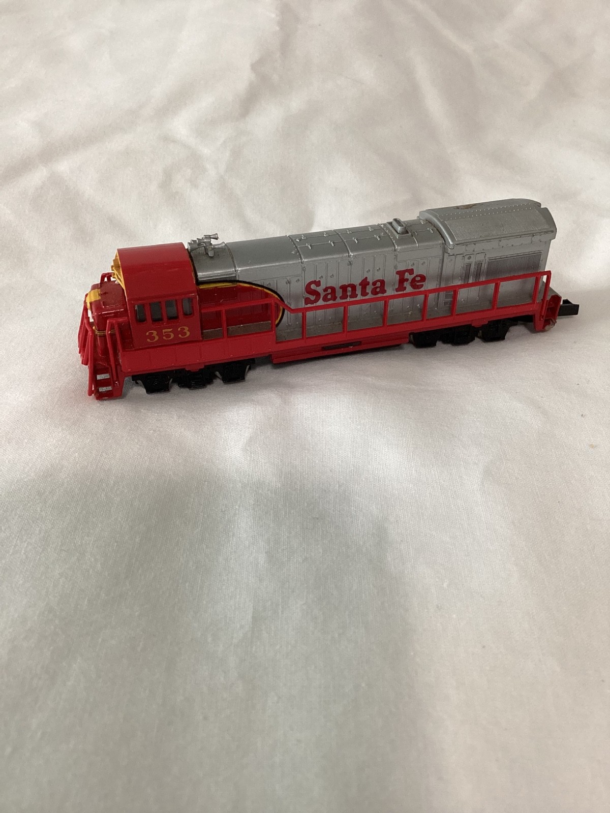 Bachmann N Scale Locomotive Santa Fe GE U36B Diesel 51-640-02 Red Silver