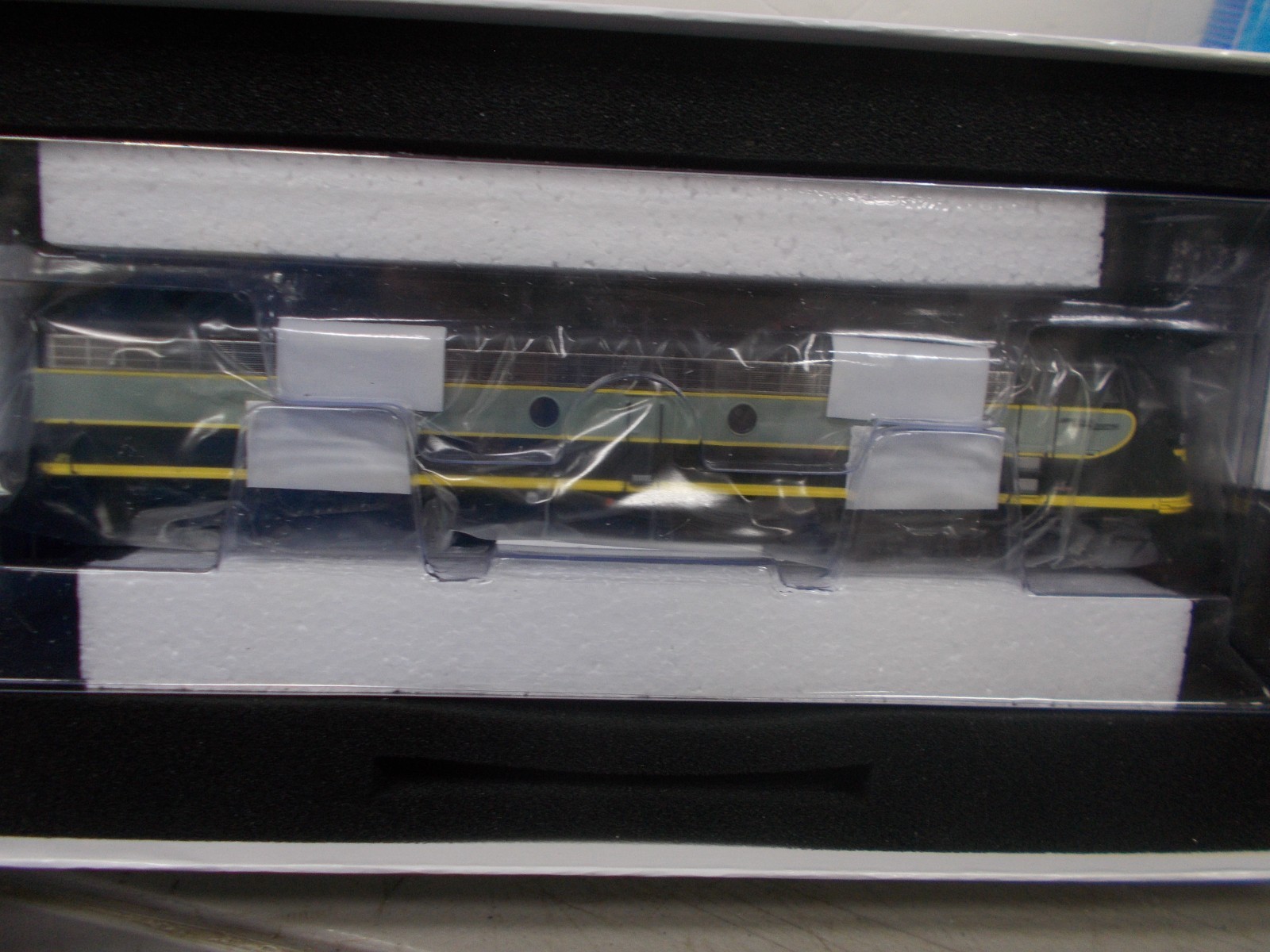 RAPIDO ~ ERIE E8A LOCOMOTIVE # 824 W/ DCC & SOUND~NO PAPERWORK IN BOX~HO SCALE