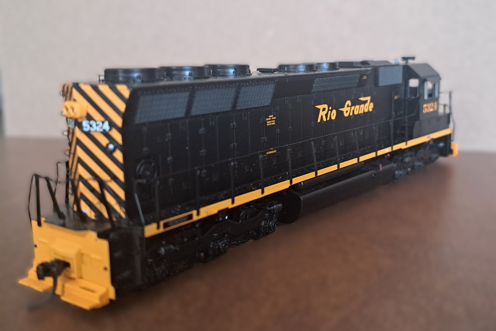 Athearn HO 95409 Rio Grande SD45 #5324 with NCE DCC Decoder
