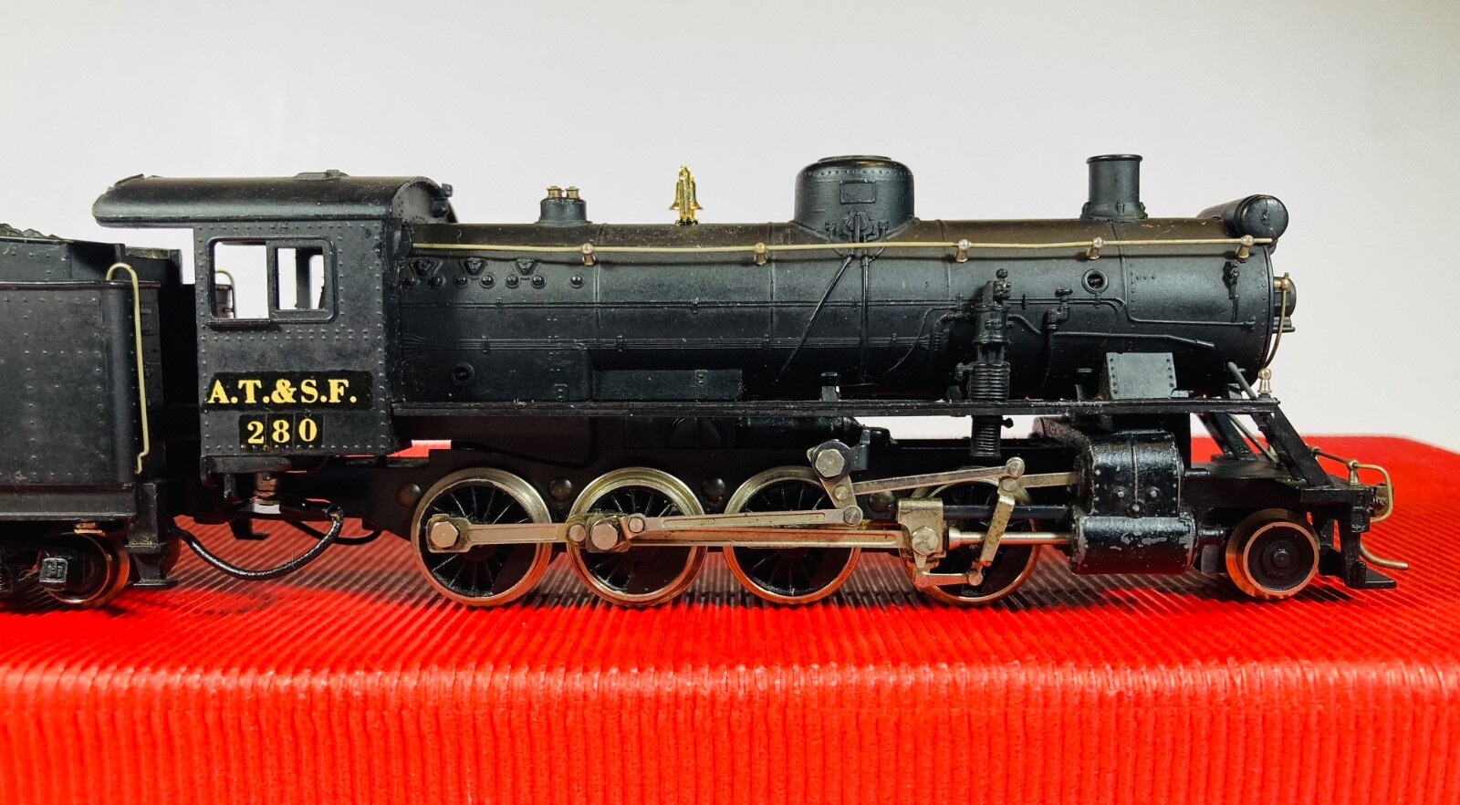 Rivarossi HO L280/R Steam Locomotive with Tender – 2-8-0 – Early Model 1952