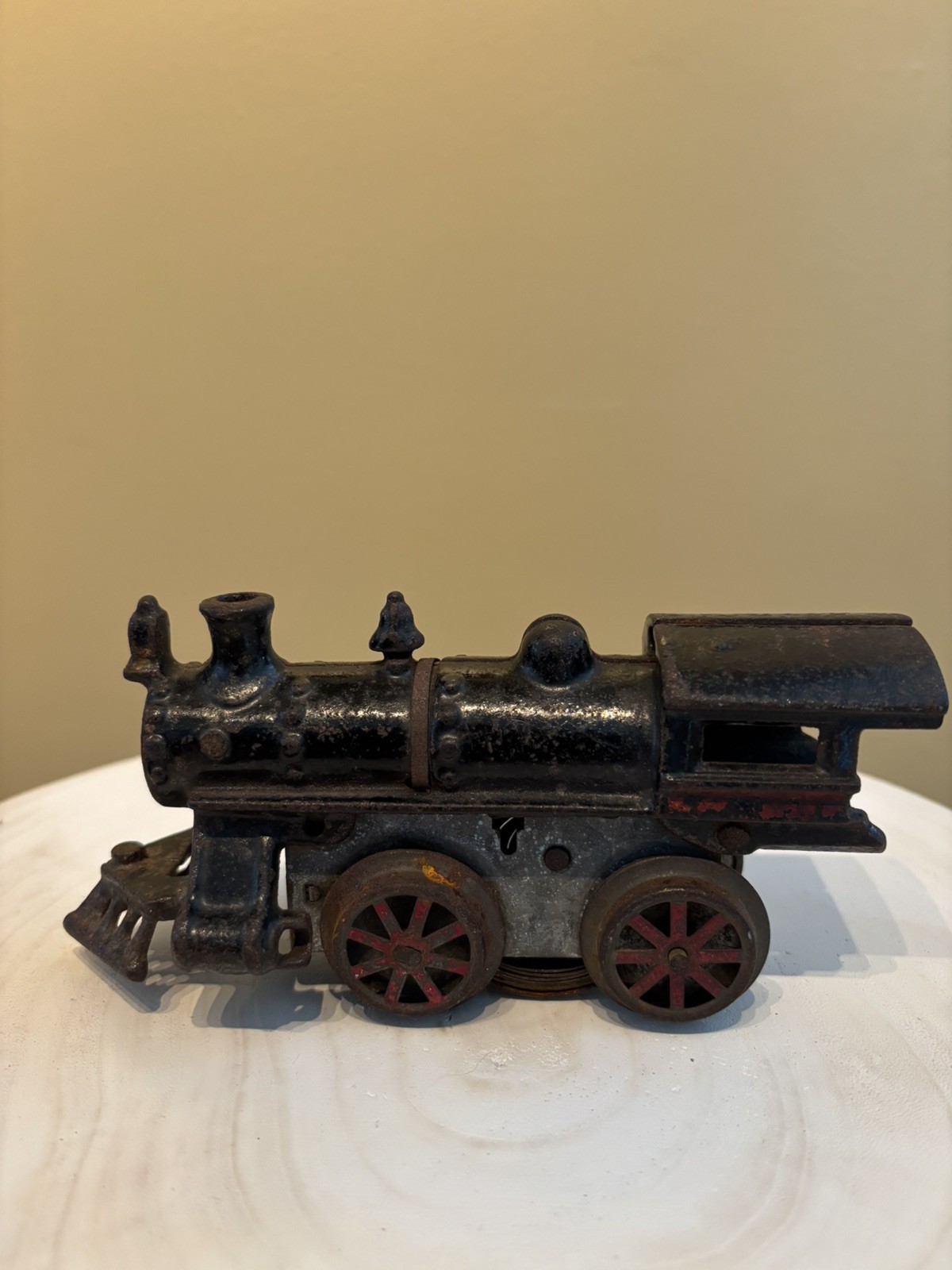 HAFNER? 7 “Cast Iron Windup Locomotive Prewar w/key @ does not work