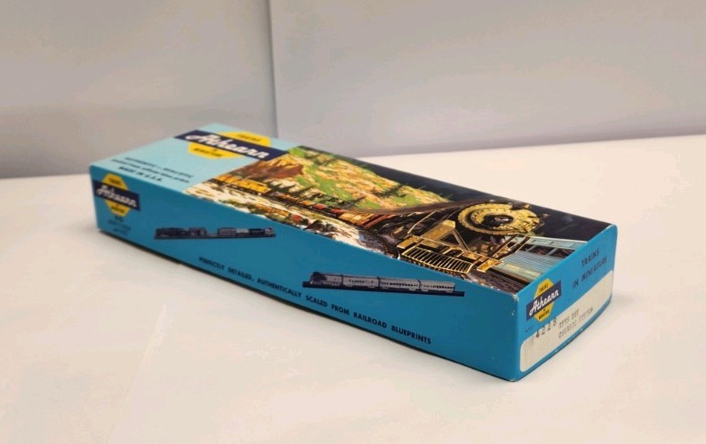 ATHEARN HO GP35 DUMMY B&O CHESSIE SYSTEM 3547 DIESEL LOCOMOTIVE MINT B12