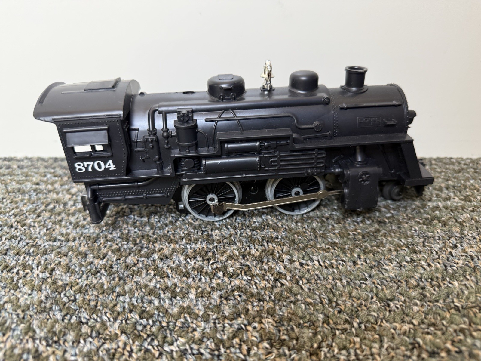 VINTAGE LIONEL LOCOMOTIVE 8704 TRAIN SET HAT AND GLOVES 6508 6108 COAST LINE