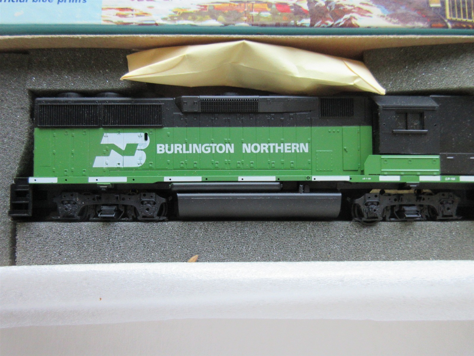 Athearn HO Burlington Northern EMD GP50 Diesel Locomotive BN 4683