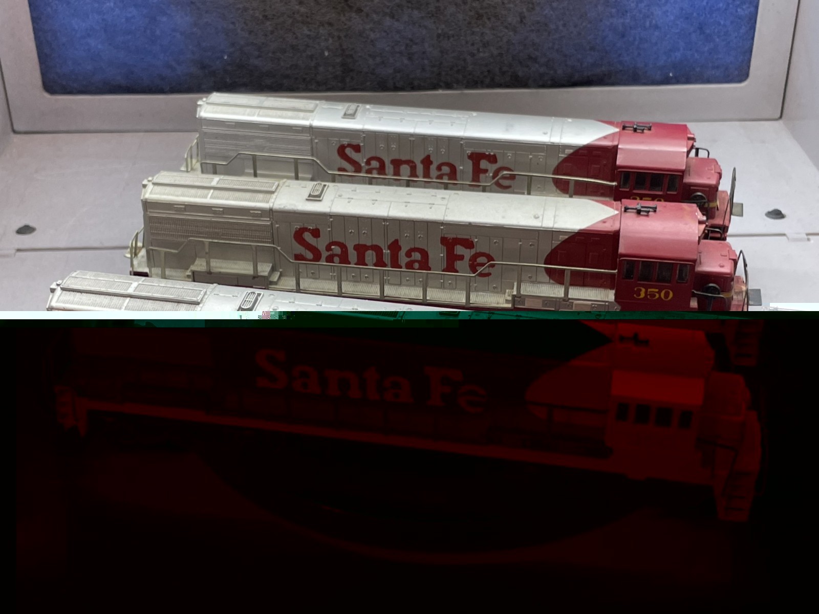 Set of 3 – HO Rivarossi Santa Fe U25C Diesel #350 – display, parts or repair