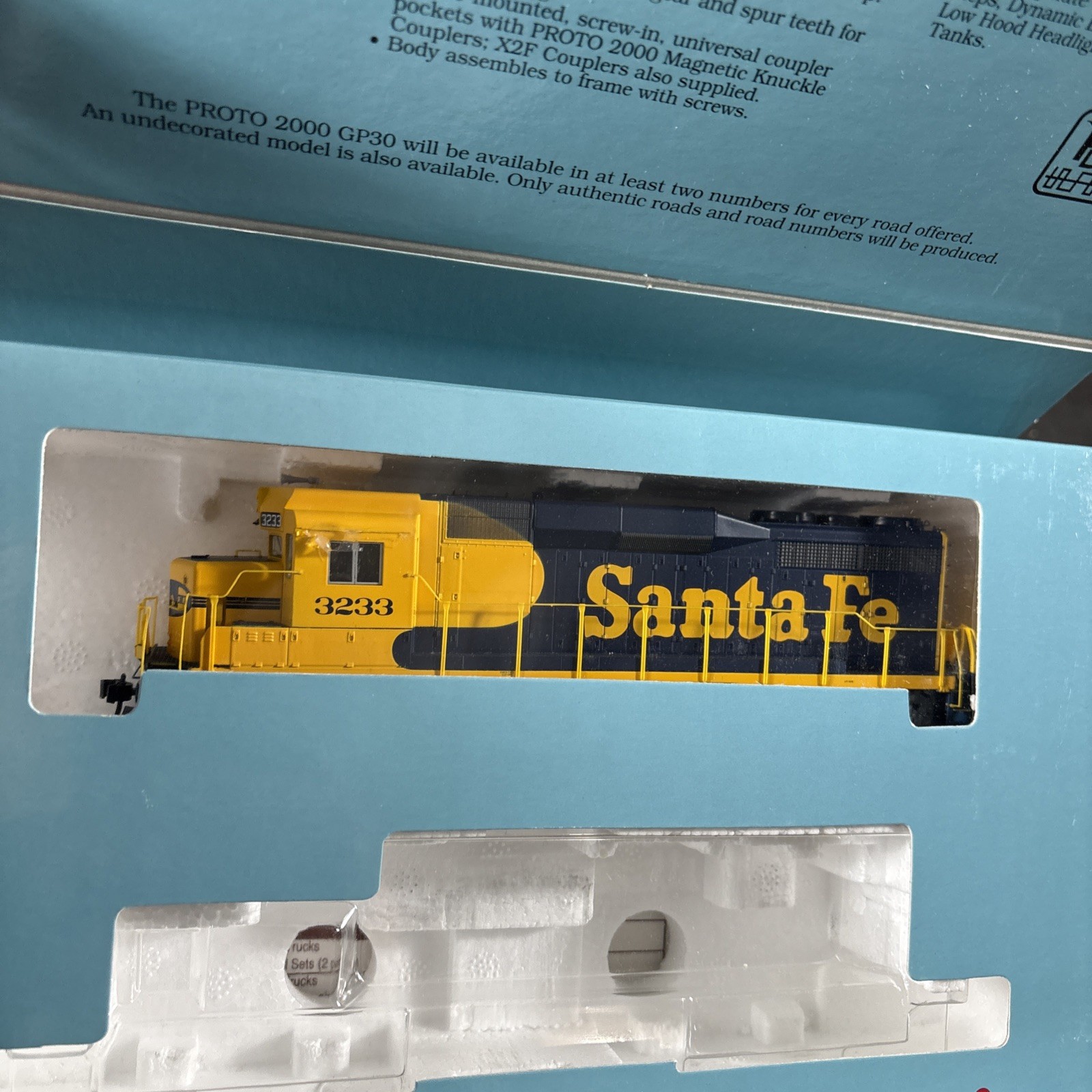 PROTO 2000 HO SCALE LOCOMOTIVE GP30 ASSEMBLED WORKING LN 21510 AT&SF 3233 DCC