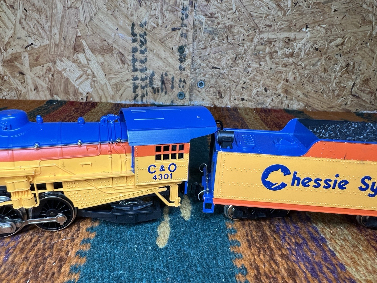 Mehano HO Scale 4301 C&O Chessie Steam Locomotive & Tender Tested (read)