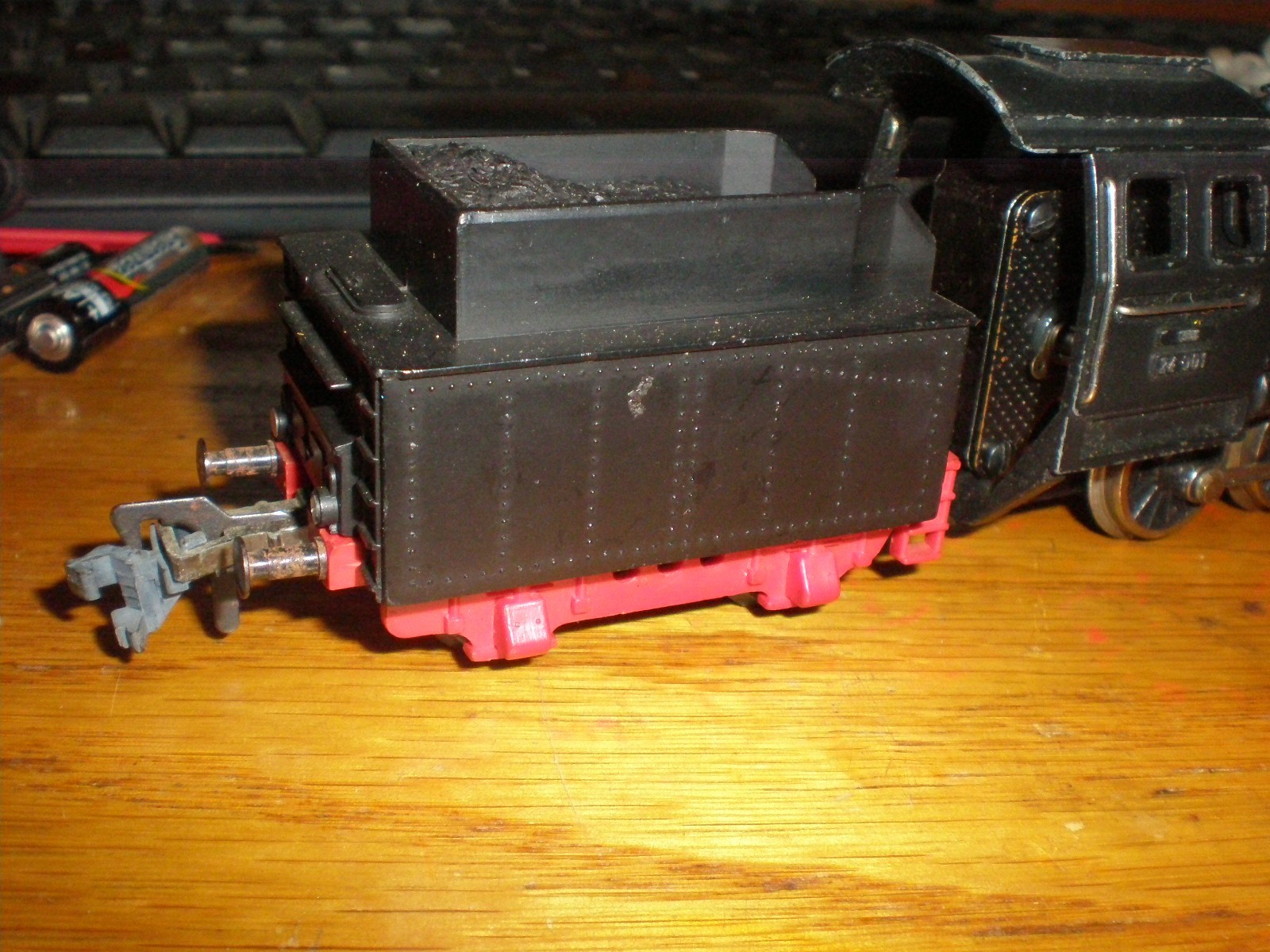 Vintage Fleischmann HO Locomotive 1350 24 001.nice condition untested. FREE SHIP
