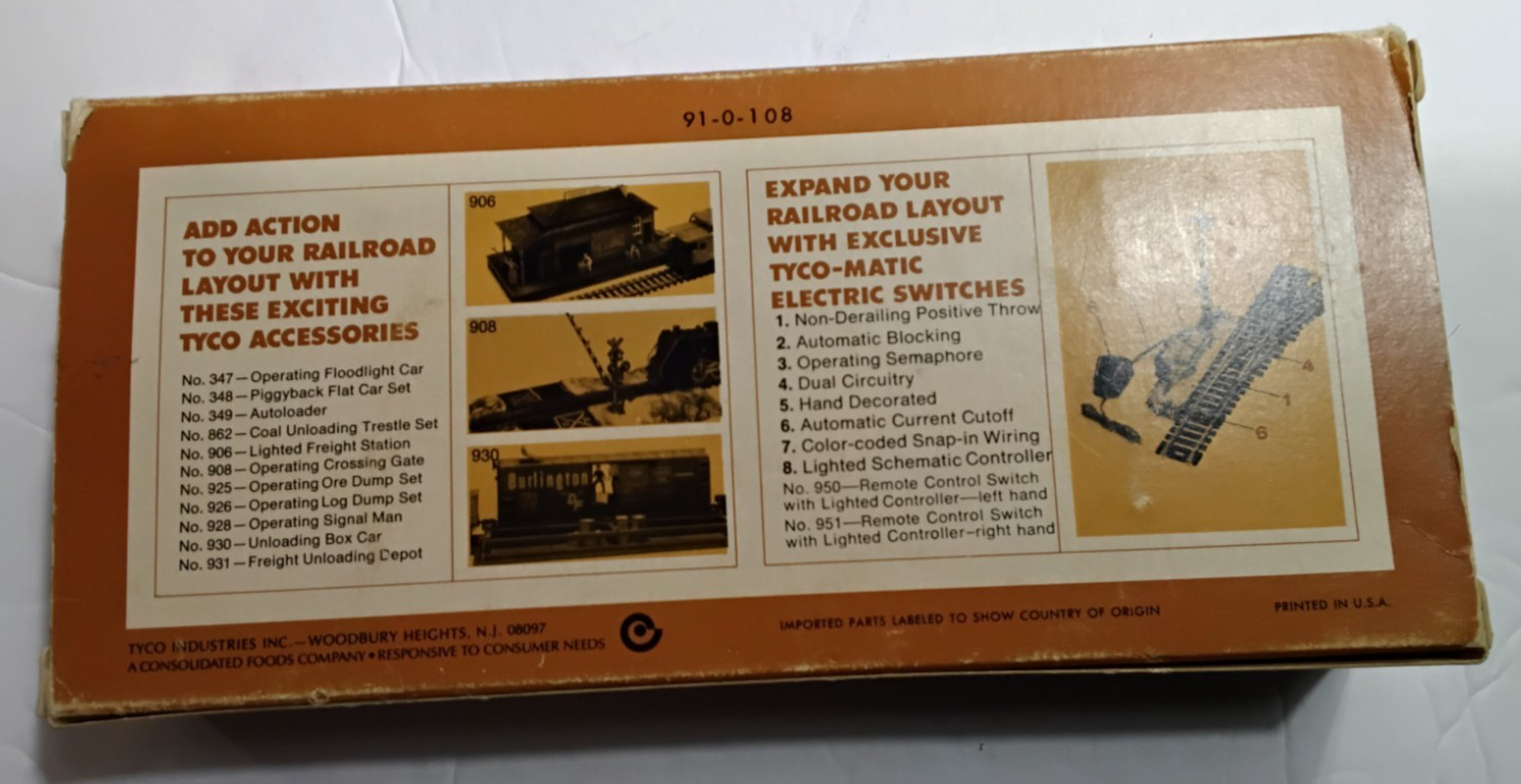 Tyco HO Scale Sante Fe Deisel Switcher Powered Train Engine with Lights, L@@K!!!
