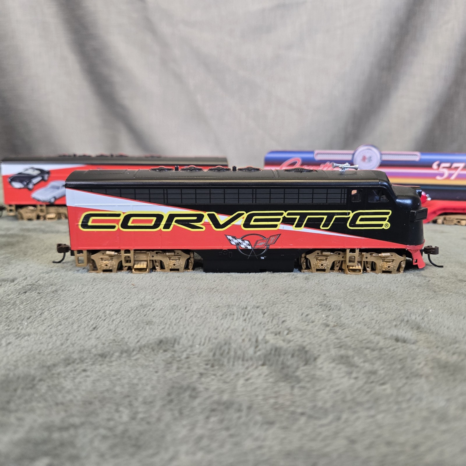 Hawthorne Bachman RARE HO Corvette 50th Anniversary Train Engine #1 & 2 + 2 Cars