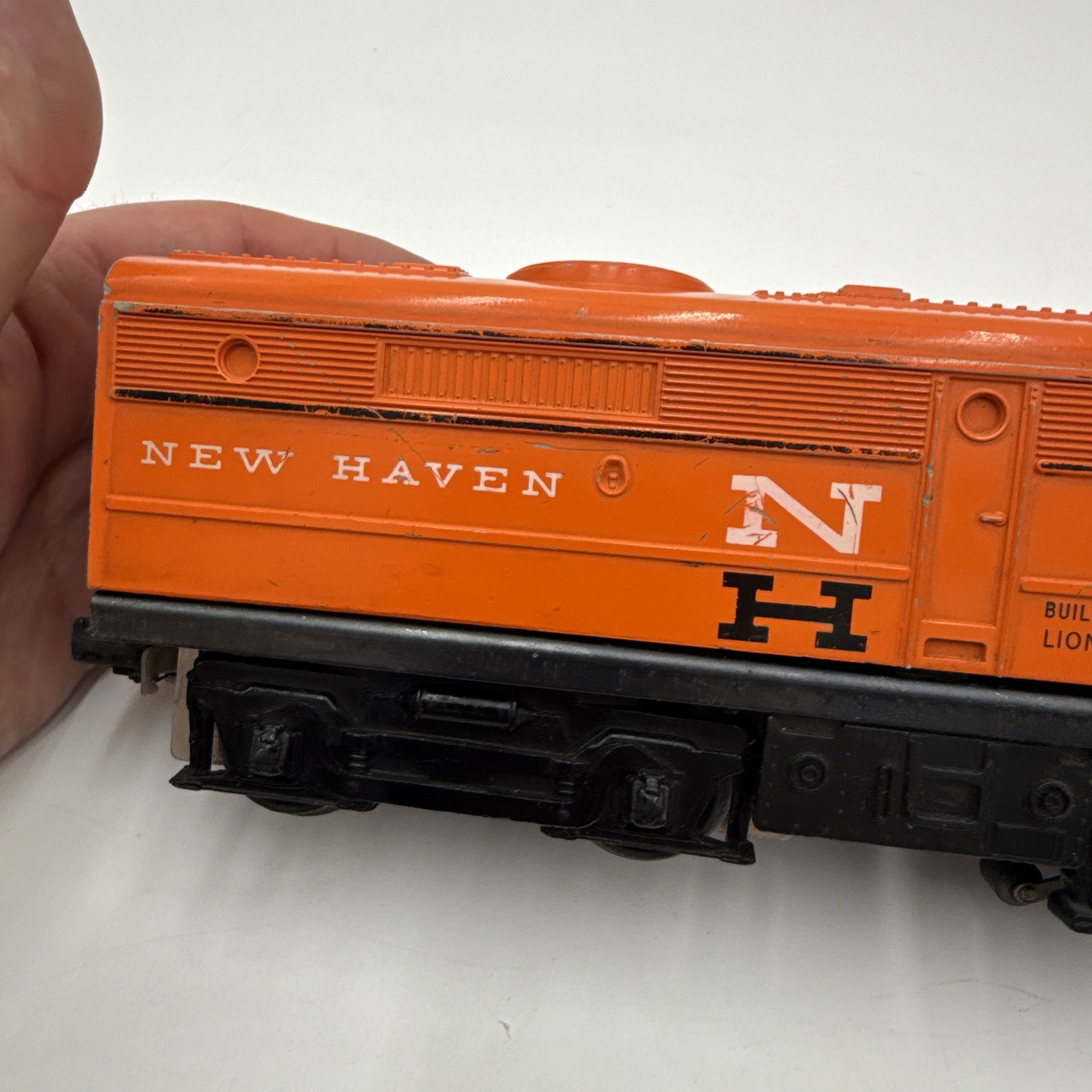 LIONEL POSTWAR O GAUGE NEW HAVEN ALCO DIESEL LOCOMOTIVE #232 – TESTED