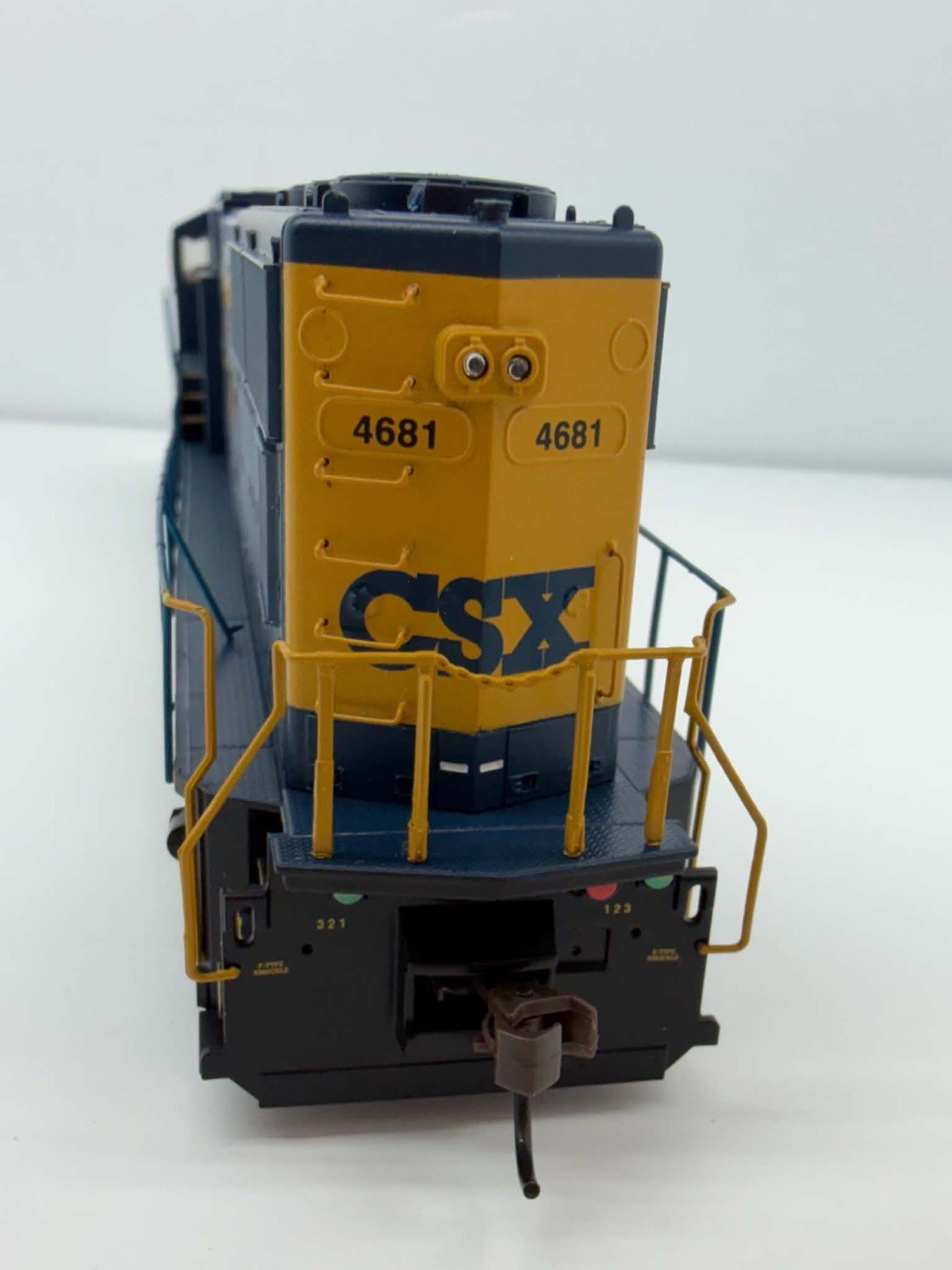 Athearn Genesis HO SD70M CSX #4681 YN3 Scheme G6172 Diesel Locomotive MINT OOP
