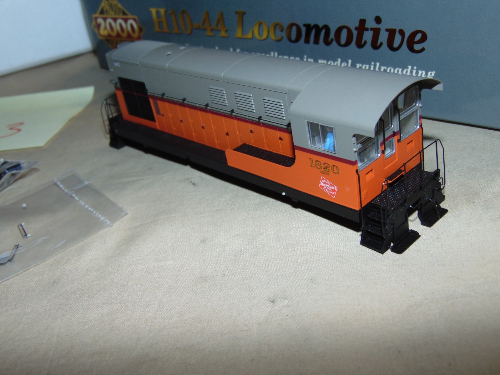 WALTHERS PROTO 2000 HO 920-47783 MILWAUKEE ROAD H10-44 SHELL ONLY + BOX #13