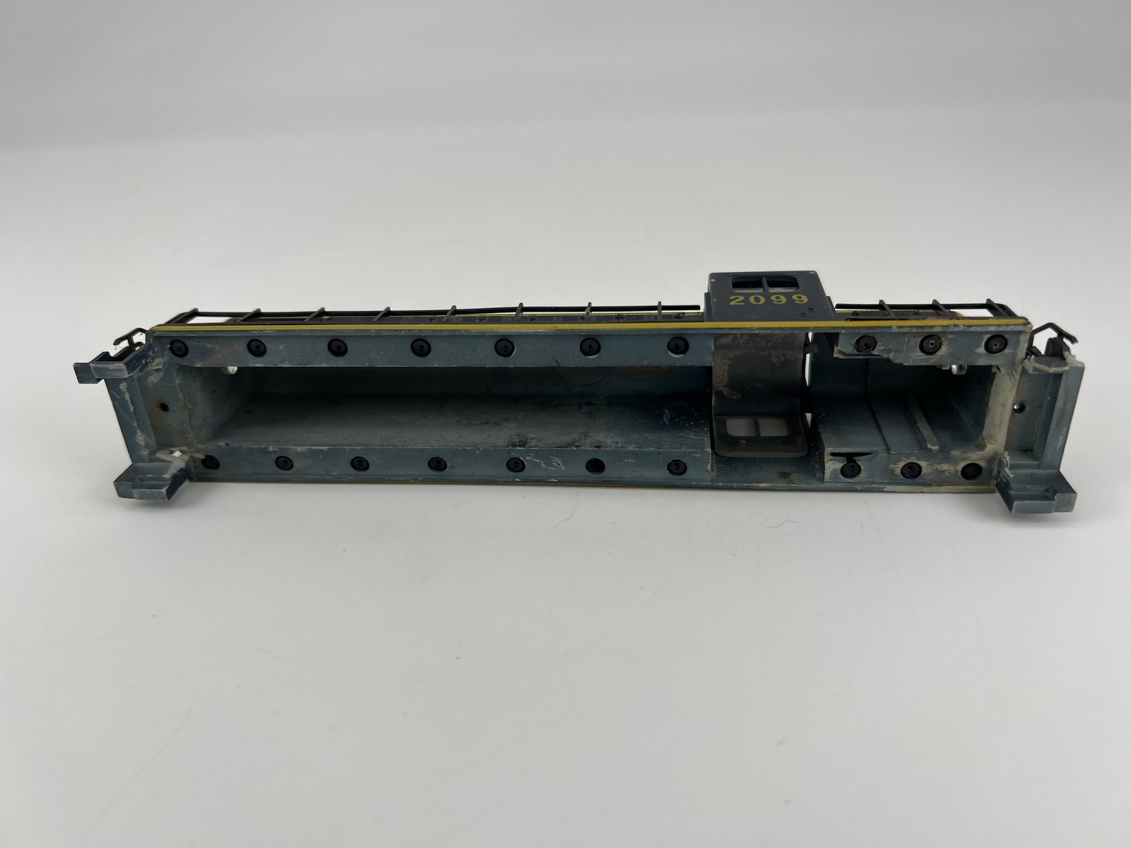 Athearn #2099 HO Scale Santa Fe Diesel Switcher Locomotive SHELL ONLY Good