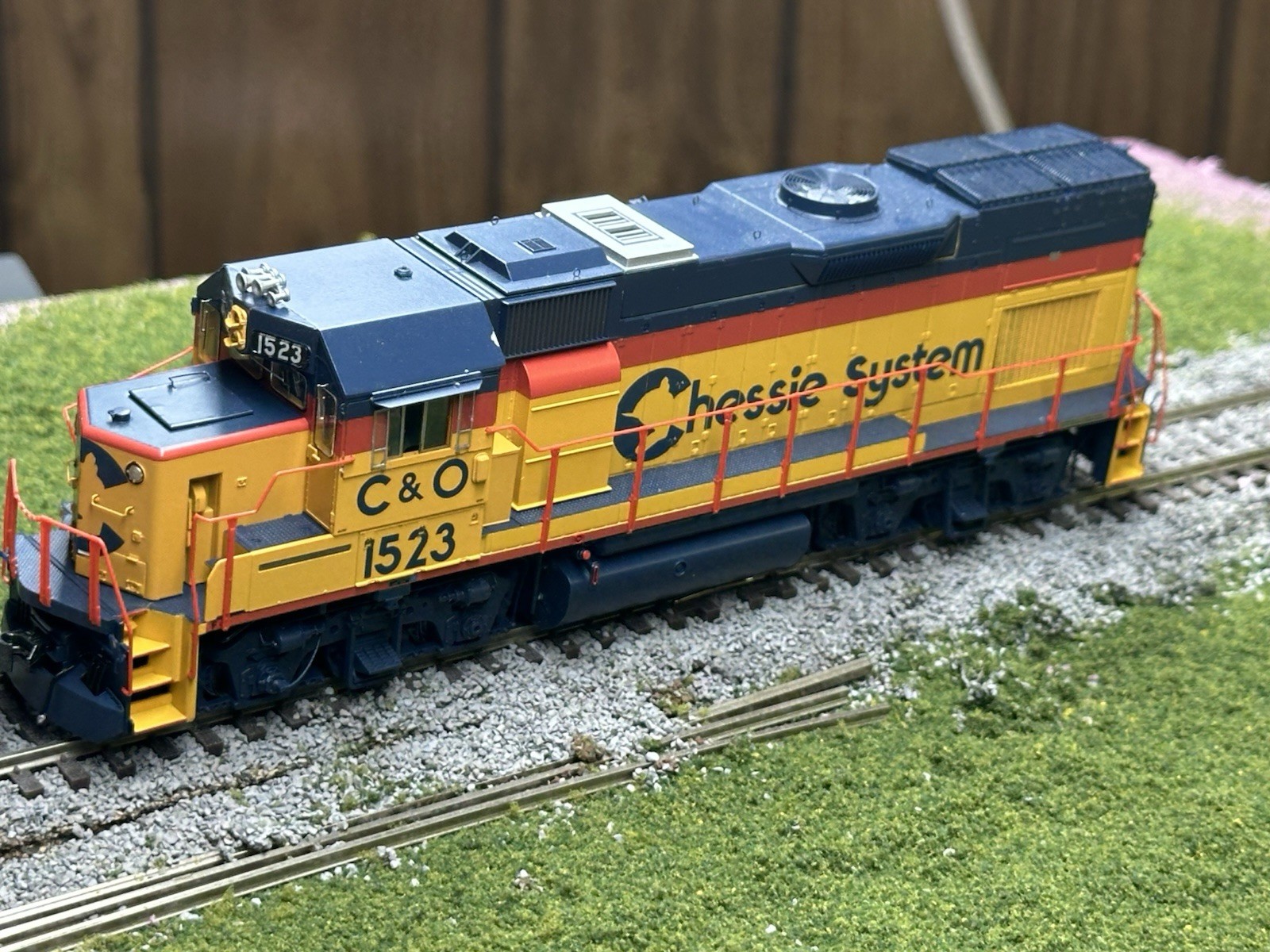 GP15T Athearn Genesis HO DCC ready Chessie C&O with LED #1523 Rare With Box