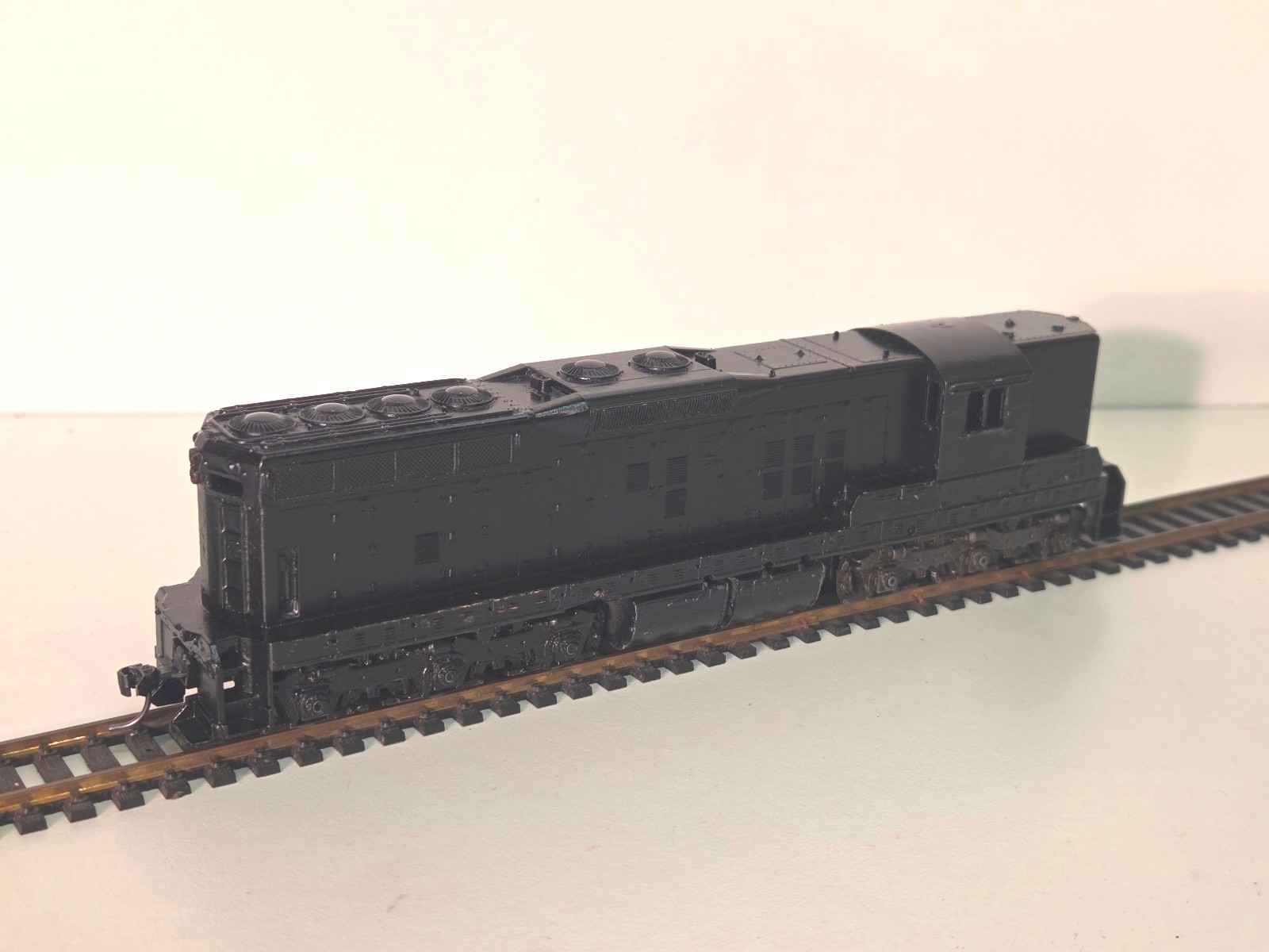 Vintage HO Scale ATHEARN SD7 Diesel Locomotive 6-Axle Drive / Kadee / was PRR