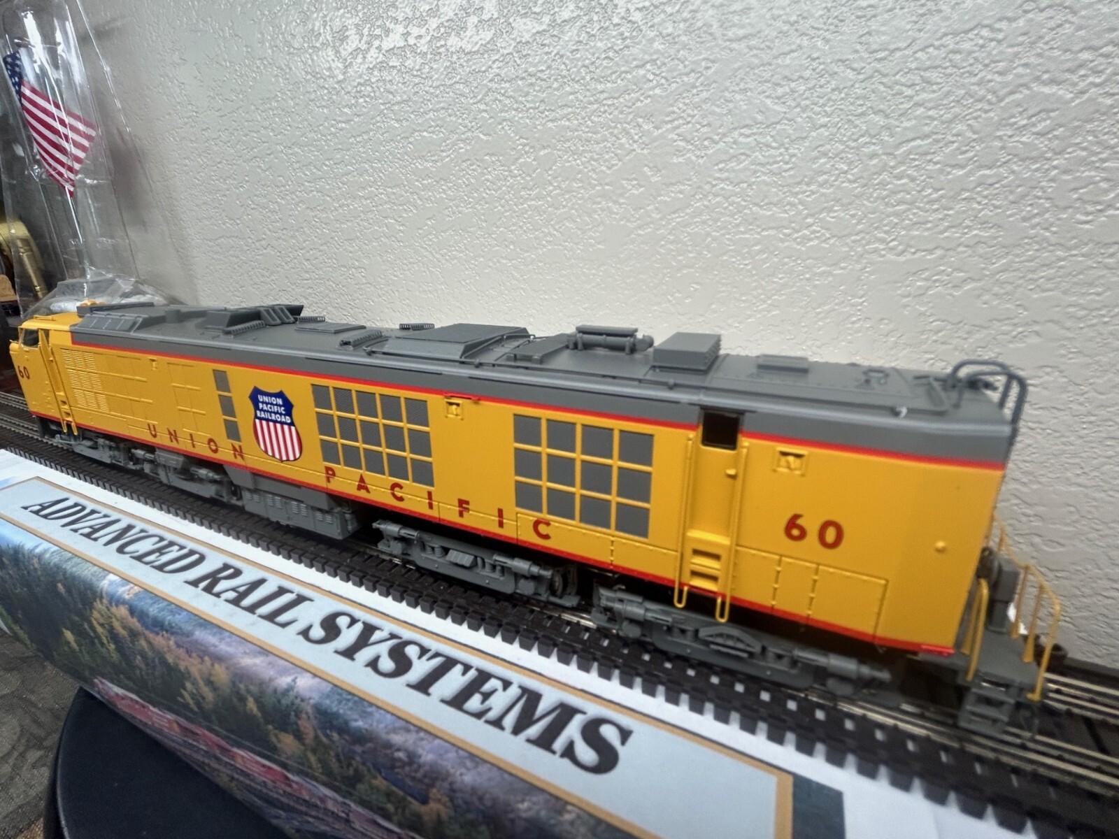 UNION PACIFIC – 1st GEN GAS TURBINE #60 LOCO – DC/DCC plug – HO Scale – NEW