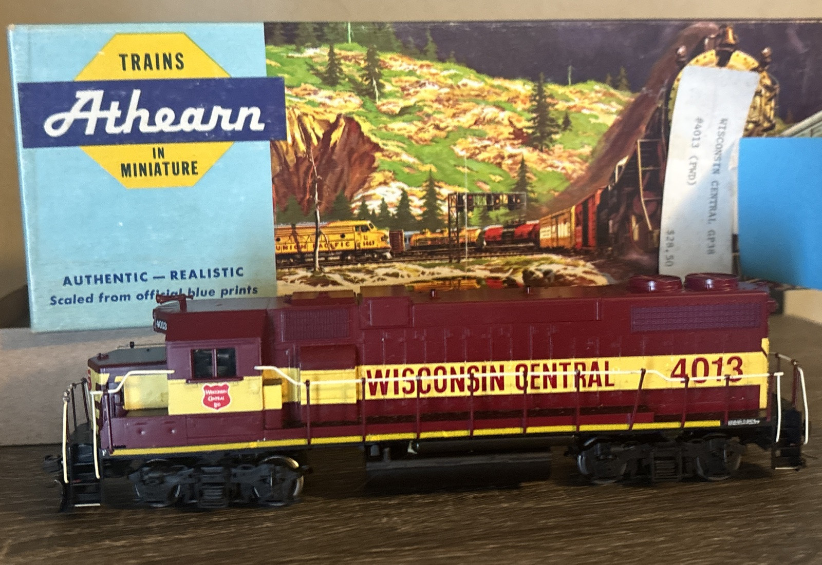 Athearn HO Wisconsin Central #4013 GP38 Diesel Engine DC In BOX PWD