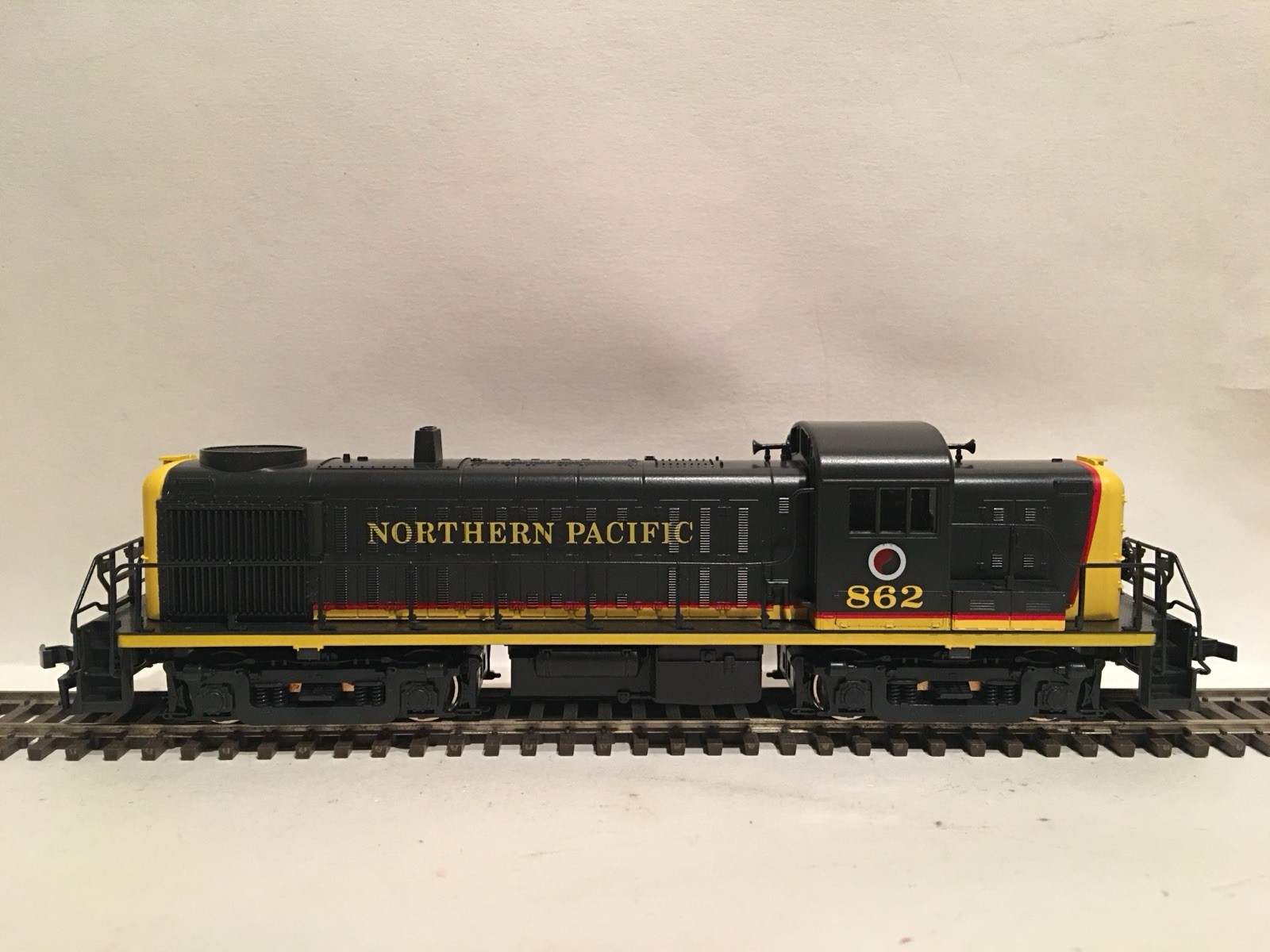 HO Atlas Kato 7078 Northern Pacific Alco RS-3 Diesel Locomotive NP #862