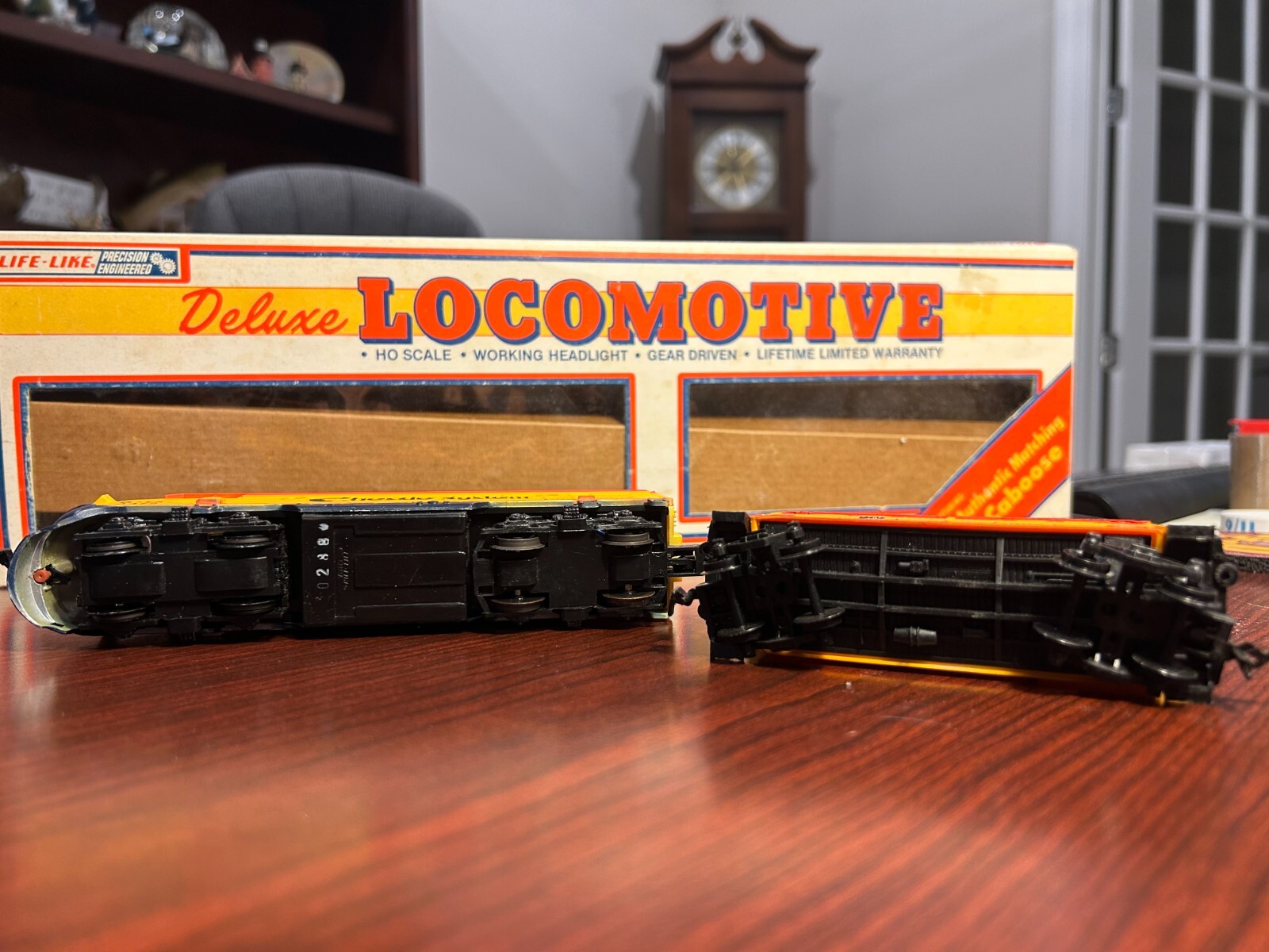 Life Like Chessie System B&O HO Scale Locomotive 4472 & Caboose 1872 Combo Pack