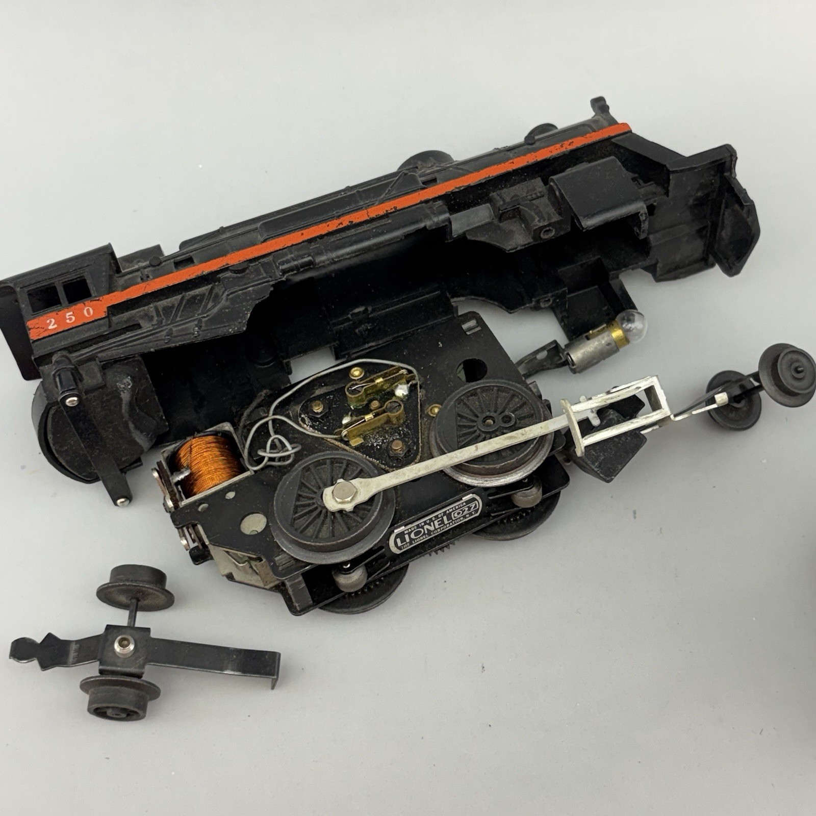 Lionel O27 Gauge 2-4-2 Pennsylvania #250 Steam Locomotive & Tender Orange Stripe