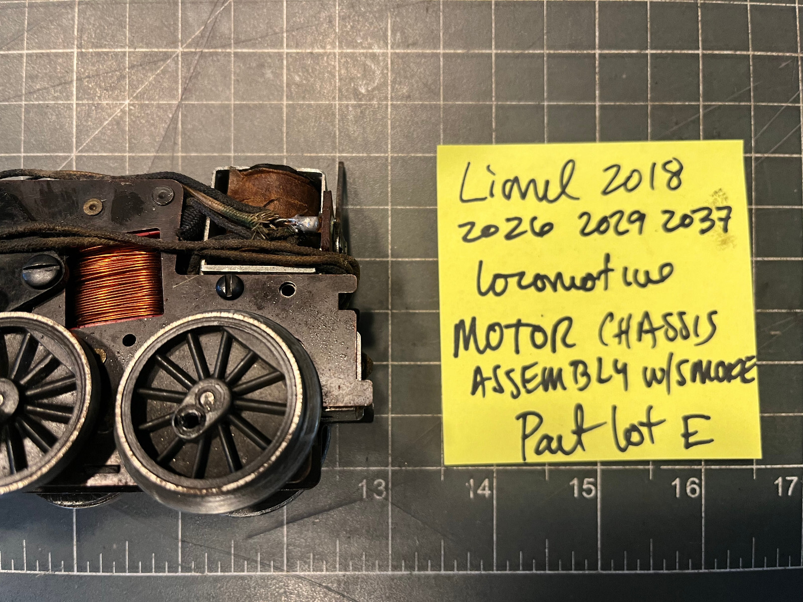 Lionel Train Locomotive 2026 SIX WHEEL MOTOR ASSEMBLY SMOKE UNIT RUNS PART LOT E